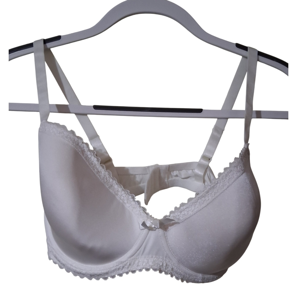 SALE EUC H&M Sz. 36D White Underwire Padded Bra‎